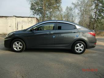 2011 Hyundai Accent Photos