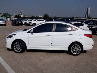 2011 Hyundai Accent Photos