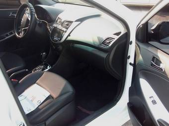 2011 Hyundai Accent Pictures