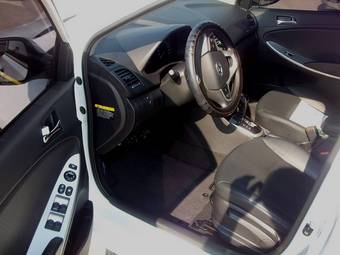 2011 Hyundai Accent Pics