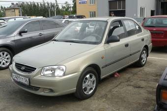 2011 Hyundai Accent Photos