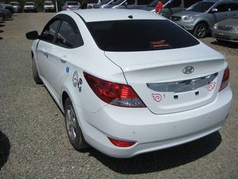 2011 Hyundai Accent Photos