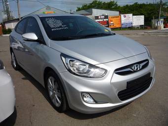 2011 Hyundai Accent Photos