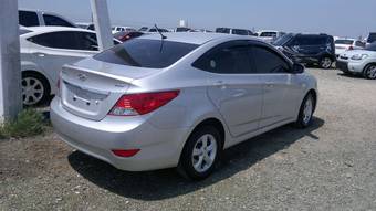 2011 Hyundai Accent Photos