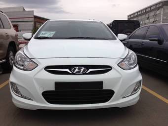 2011 Hyundai Accent Photos