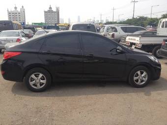 2011 Hyundai Accent Photos