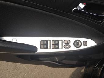 2011 Hyundai Accent Wallpapers