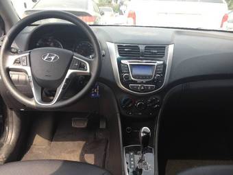 2011 Hyundai Accent Images