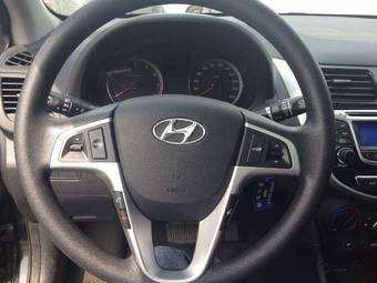 2011 Hyundai Accent Pictures
