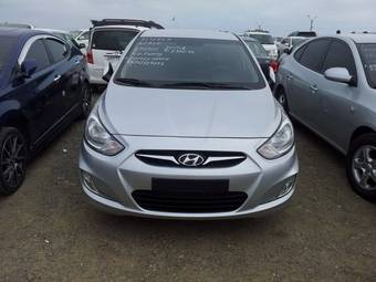 2011 Hyundai Accent Pictures