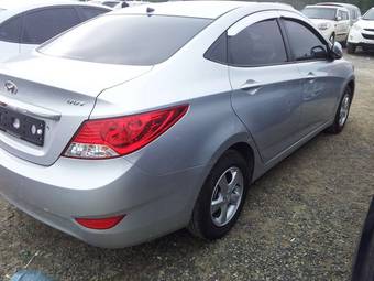 2011 Hyundai Accent Photos