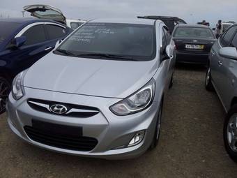 2011 Hyundai Accent Photos