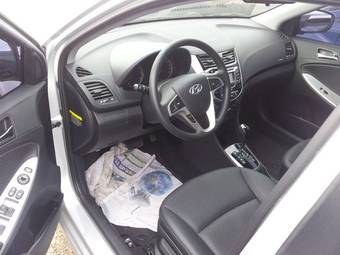 2011 Hyundai Accent Photos