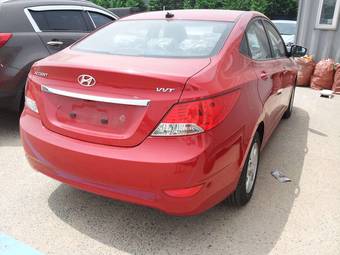 2011 Hyundai Accent Pictures