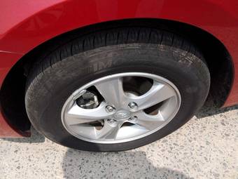 2011 Hyundai Accent Wallpapers