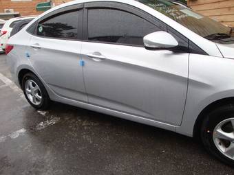 2012 Hyundai Accent Pictures