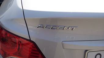 2012 Hyundai Accent Pictures