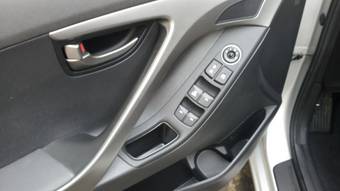 2011 Hyundai Avante Photos