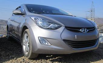 2011 Hyundai Avante Pictures