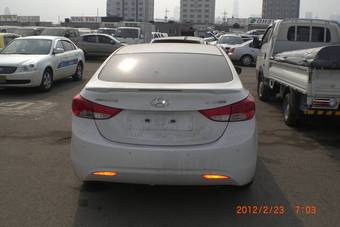 2011 Hyundai Avante Pictures