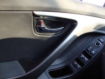 2011 Hyundai Avante Images