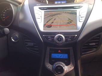 2011 Hyundai Avante Photos