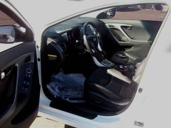 2011 Hyundai Avante Pictures