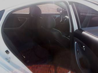 2011 Hyundai Avante Pictures