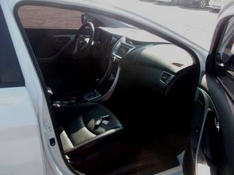 2011 Hyundai Avante Pics