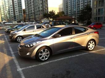 2011 Hyundai Avante Pictures