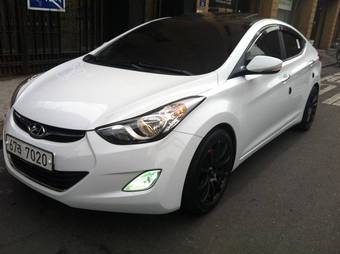 2011 Hyundai Avante Pictures