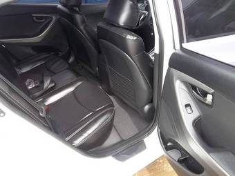 2011 Hyundai Avante Pictures