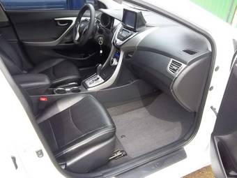 2011 Hyundai Avante Pics