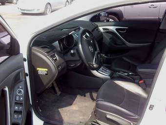 2011 Hyundai Avante Pictures