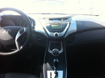 2011 Hyundai Avante Wallpapers