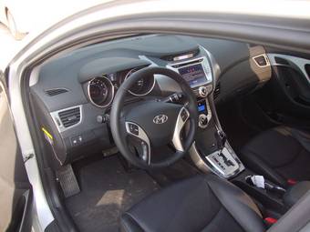 2011 Hyundai Avante Photos