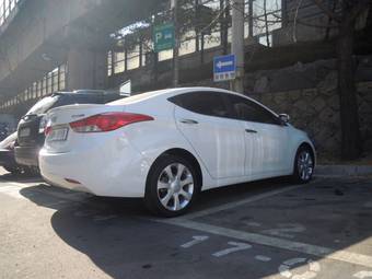 2011 Hyundai Avante Pictures