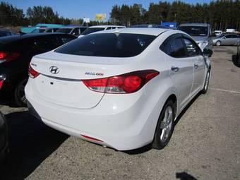 2011 Hyundai Avante Pictures