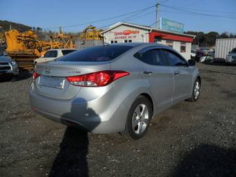 2011 Hyundai Avante Photos
