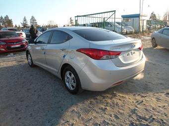 2011 Hyundai Avante Photos