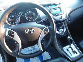 2011 Hyundai Avante Photos