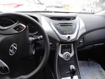 2011 Hyundai Avante Photos