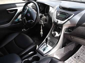 2011 Hyundai Avante Pictures