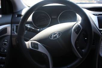 2011 Hyundai Avante Photos