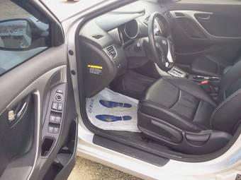 2011 Hyundai Avante Pictures