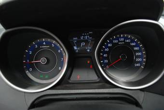 2011 Hyundai Avante Pictures