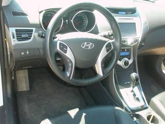 2011 Hyundai Avante Pictures