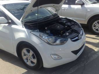 2011 Hyundai Avante Pictures