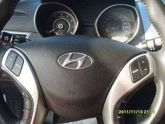 2011 Hyundai Avante Pictures