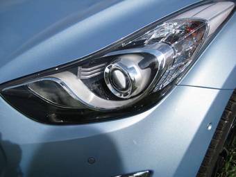 2011 Hyundai Avante Images